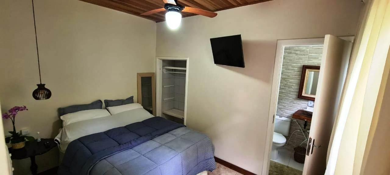 Pousadinha La Em Casa Homestay *